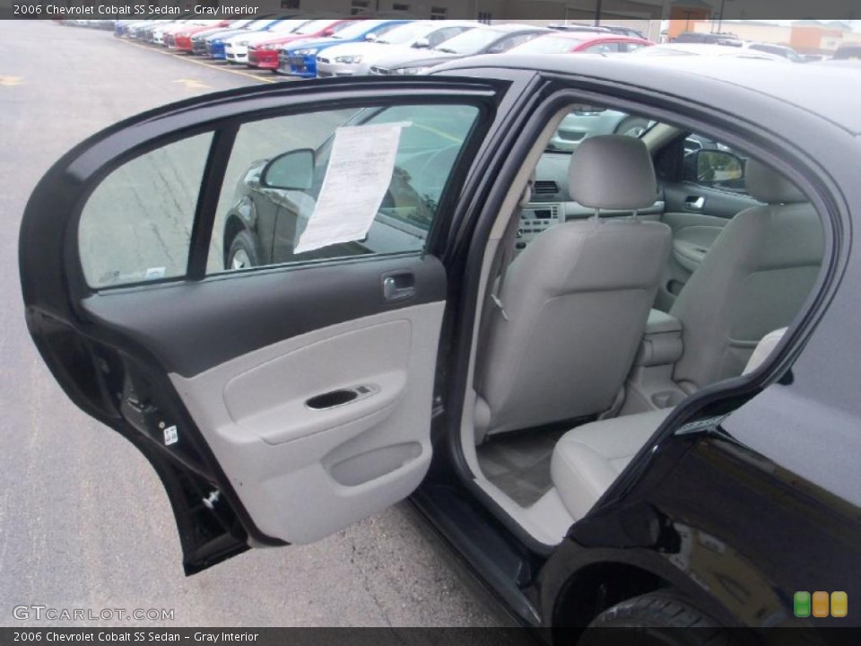 Gray Interior Photo for the 2006 Chevrolet Cobalt SS Sedan #39094590