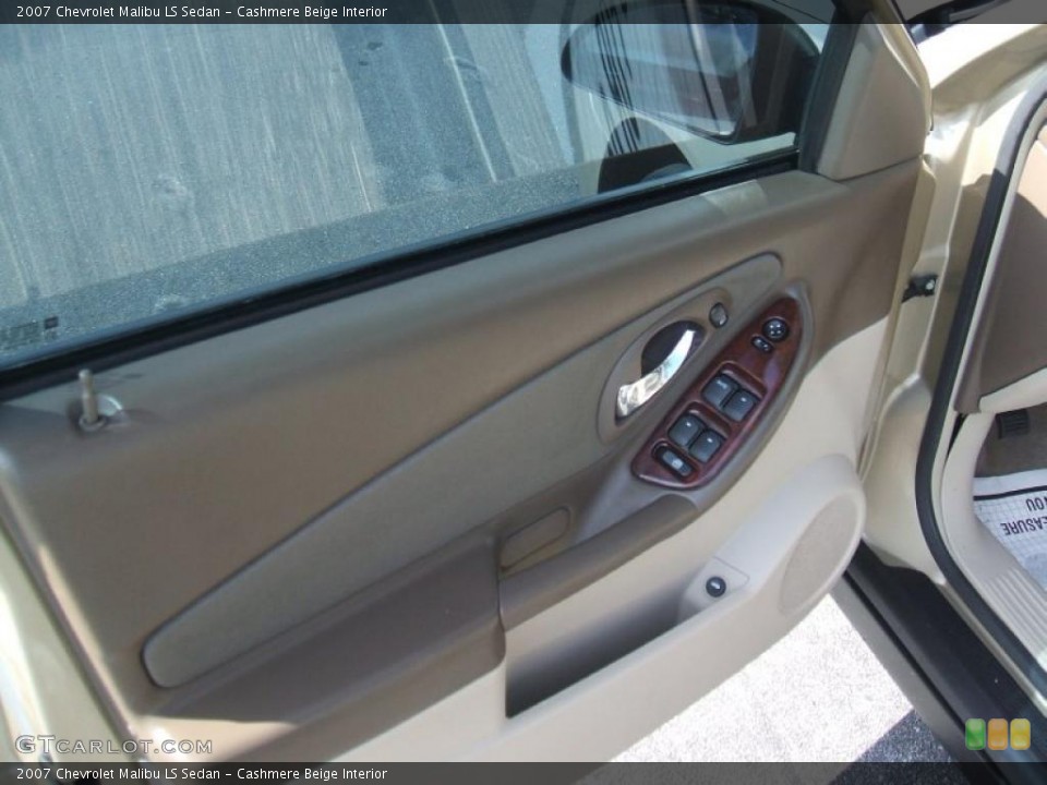 Cashmere Beige Interior Door Panel for the 2007 Chevrolet Malibu LS Sedan #39095970