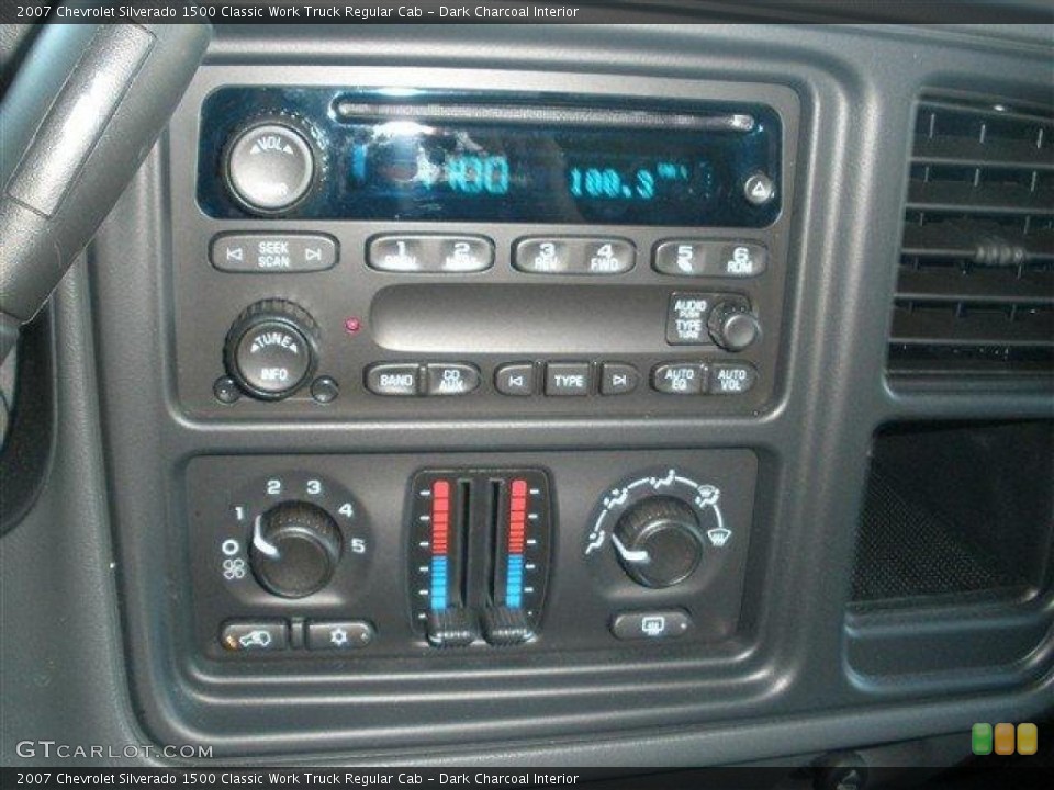 Dark Charcoal Interior Controls for the 2007 Chevrolet Silverado 1500 Classic Work Truck Regular Cab #39098346
