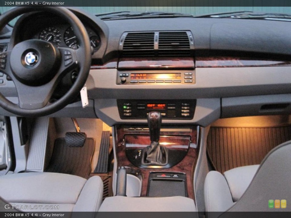 Grey Interior Dashboard for the 2004 BMW X5 4.4i #39100354