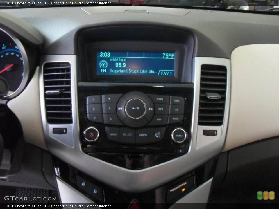 Cocoa/Light Neutral Leather Interior Controls for the 2011 Chevrolet Cruze LT #39101282