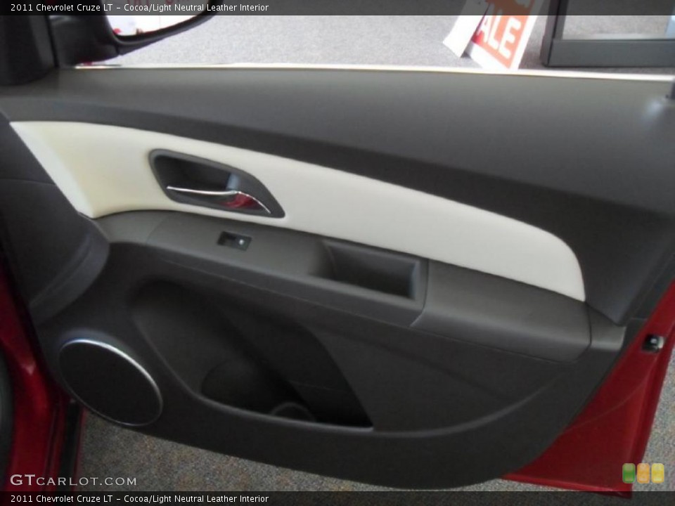 Cocoa/Light Neutral Leather Interior Door Panel for the 2011 Chevrolet Cruze LT #39101466