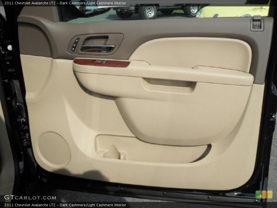 Dark Cashmere/Light Cashmere Interior Door Panel for the 2011 Chevrolet Avalanche LTZ #39102725