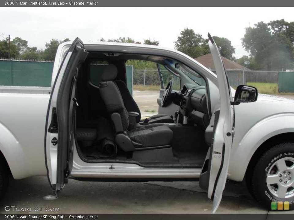Graphite Interior Photo for the 2006 Nissan Frontier SE King Cab #39106225