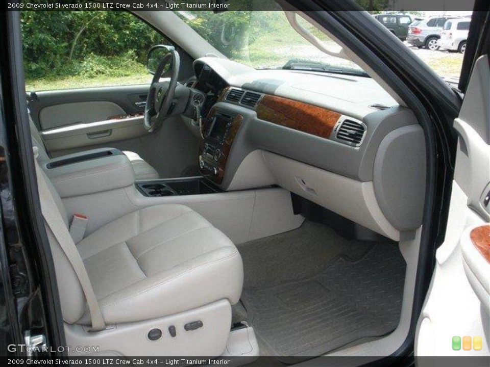 Light Titanium Interior Dashboard for the 2009 Chevrolet Silverado 1500 LTZ Crew Cab 4x4 #39106353