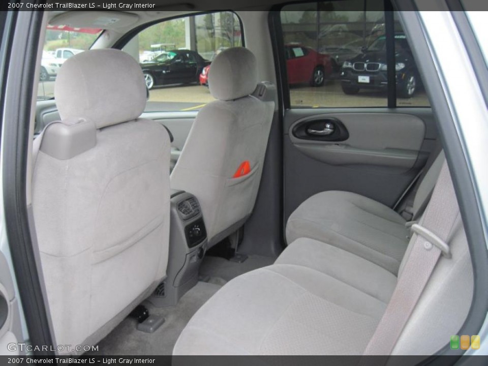 Light Gray Interior Photo for the 2007 Chevrolet TrailBlazer LS #39122704