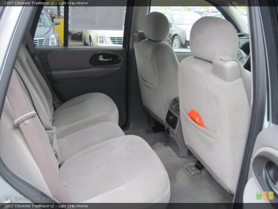 Light Gray Interior Photo for the 2007 Chevrolet TrailBlazer LS #39122708