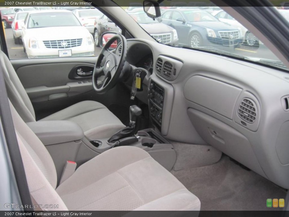 Light Gray Interior Photo for the 2007 Chevrolet TrailBlazer LS #39122712