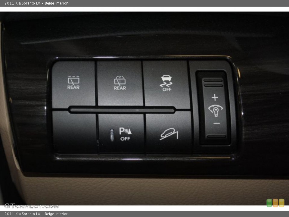 Beige Interior Controls for the 2011 Kia Sorento LX #39125207