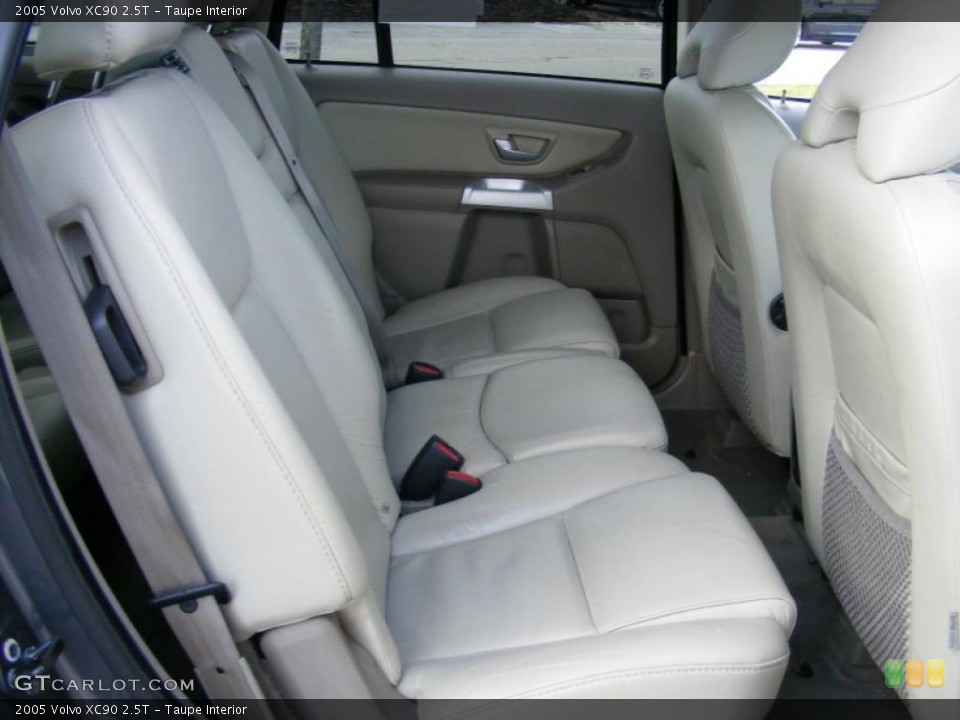 Taupe Interior Photo for the 2005 Volvo XC90 2.5T #39126343
