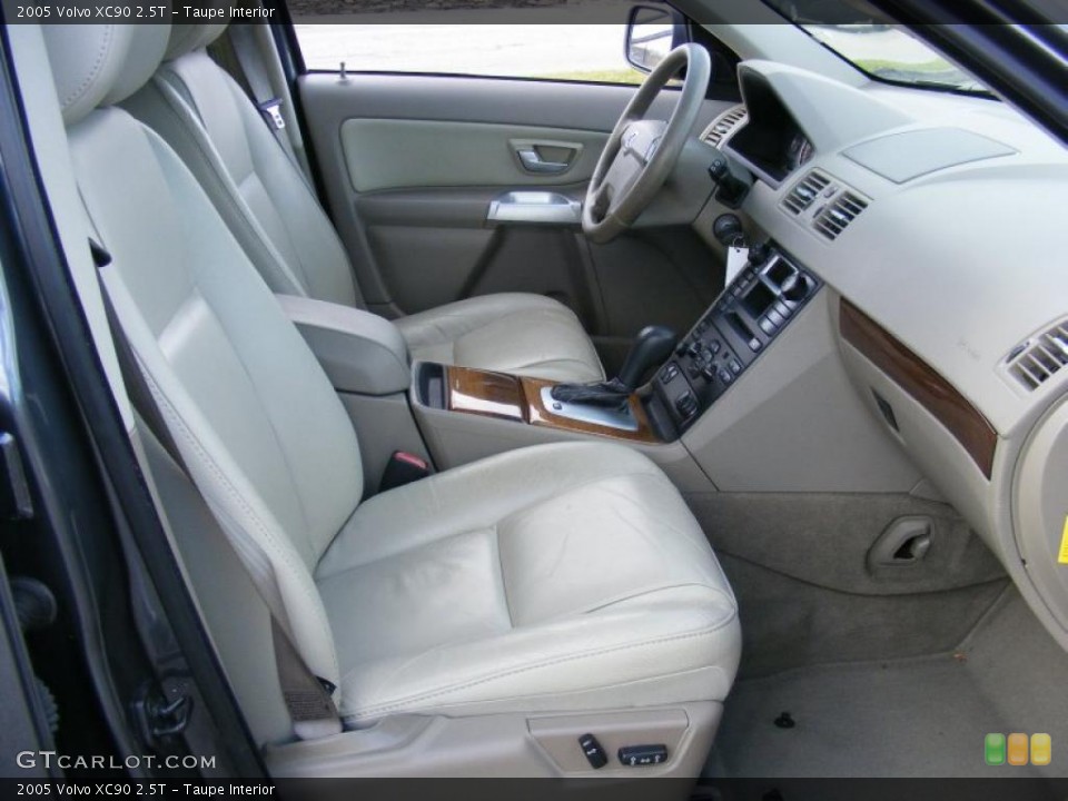 Taupe Interior Photo for the 2005 Volvo XC90 2.5T #39126379