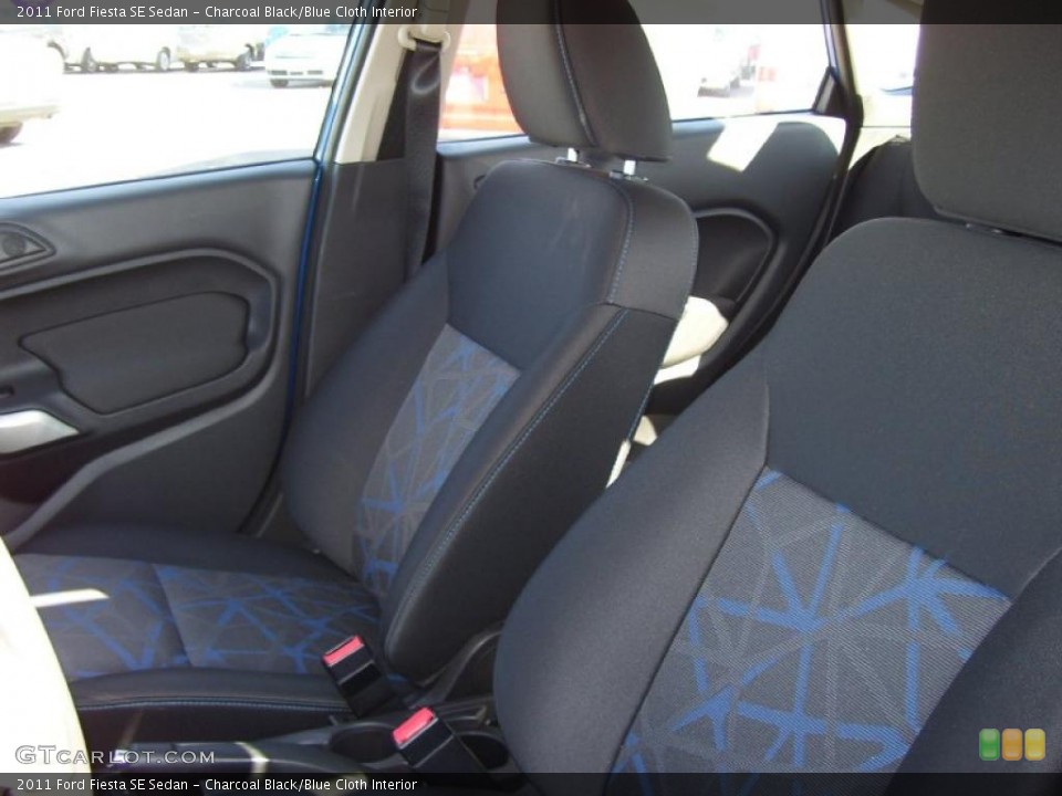 Charcoal Black/Blue Cloth Interior Photo for the 2011 Ford Fiesta SE Sedan #39127371