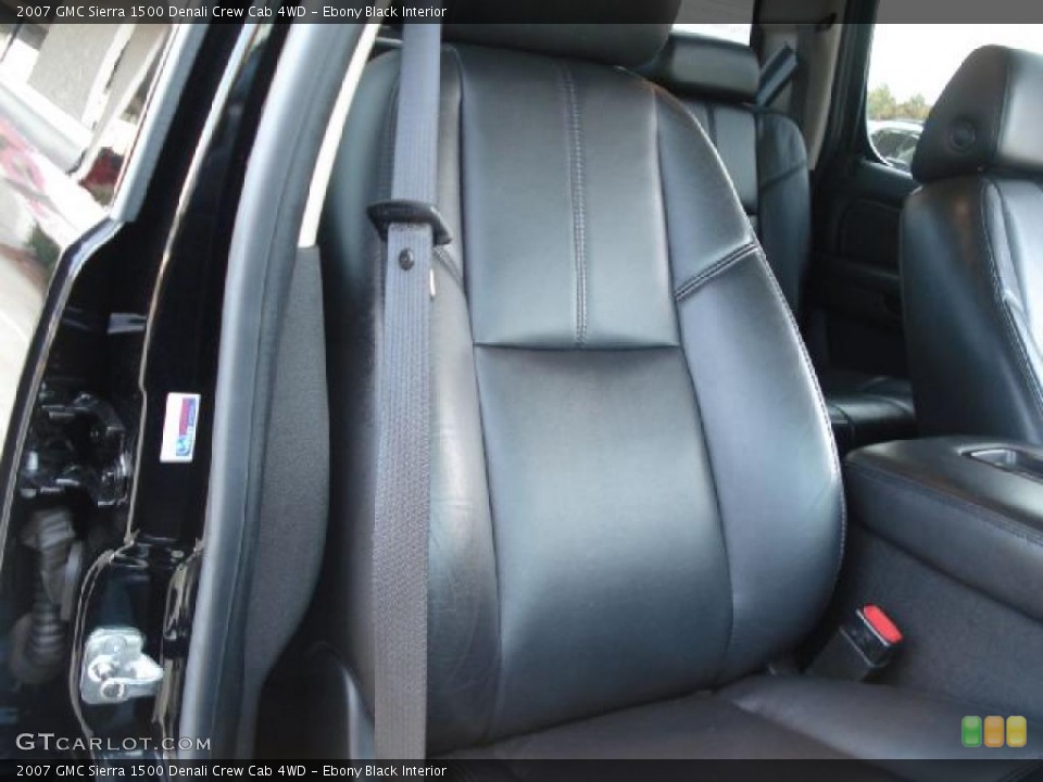 Ebony Black Interior Photo for the 2007 GMC Sierra 1500 Denali Crew Cab 4WD #39127427