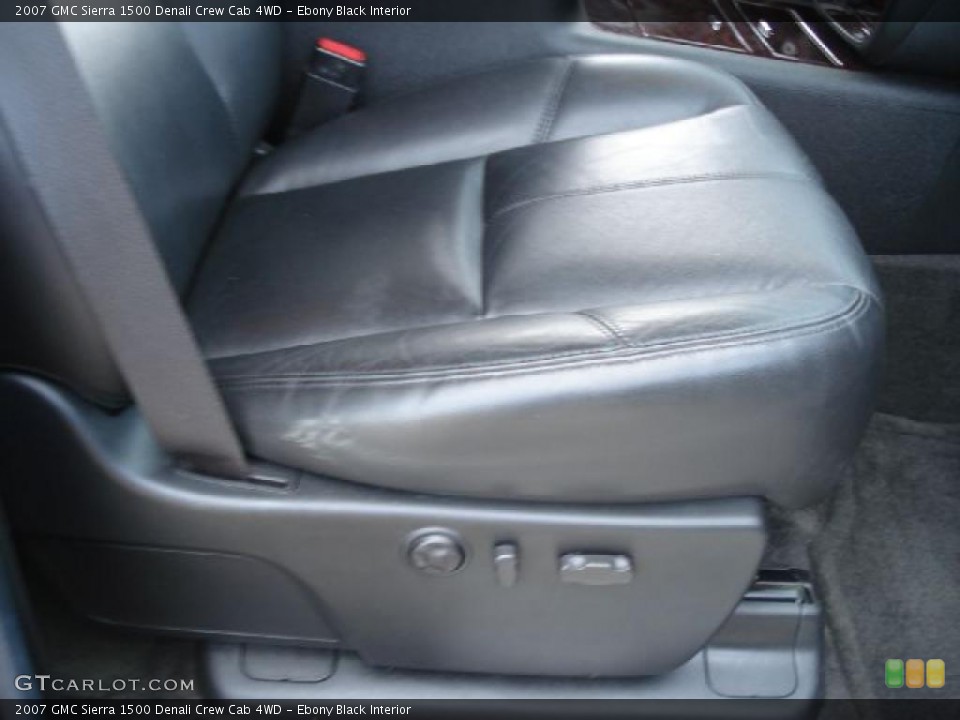 Ebony Black Interior Photo for the 2007 GMC Sierra 1500 Denali Crew Cab 4WD #39127439