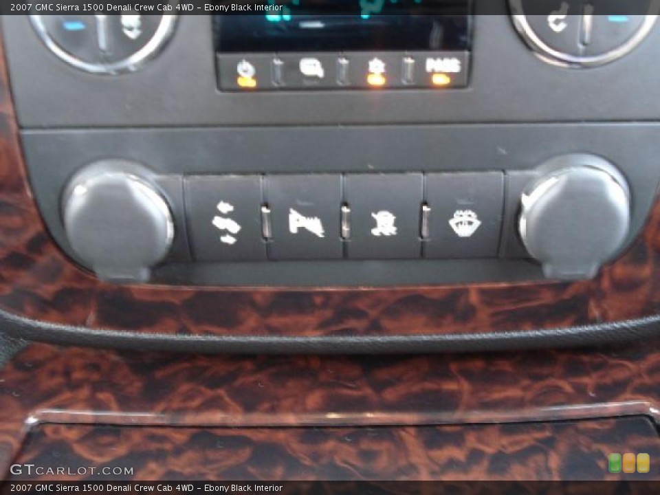 Ebony Black Interior Controls for the 2007 GMC Sierra 1500 Denali Crew Cab 4WD #39127467