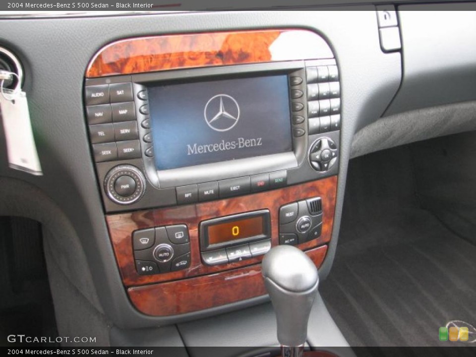 Black Interior Controls for the 2004 Mercedes-Benz S 500 Sedan #39134335