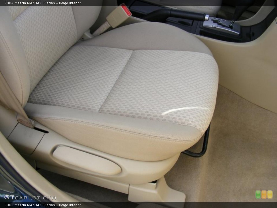 Beige Interior Photo for the 2004 Mazda MAZDA3 i Sedan #39137798