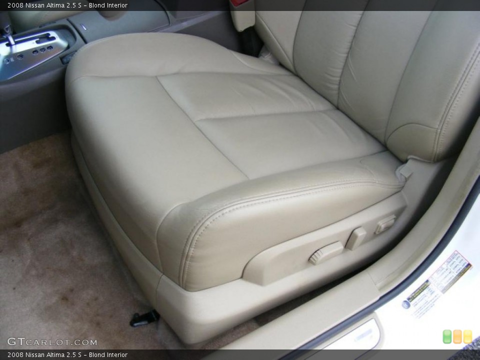 Blond Interior Photo for the 2008 Nissan Altima 2.5 S #39138266