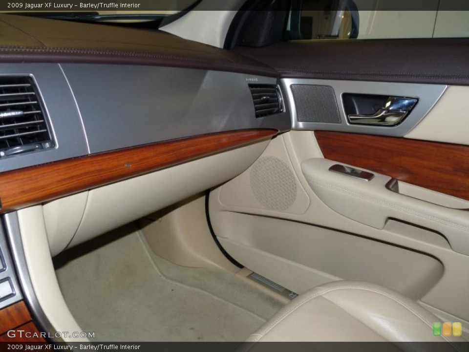 Barley/Truffle Interior Photo for the 2009 Jaguar XF Luxury #39138274