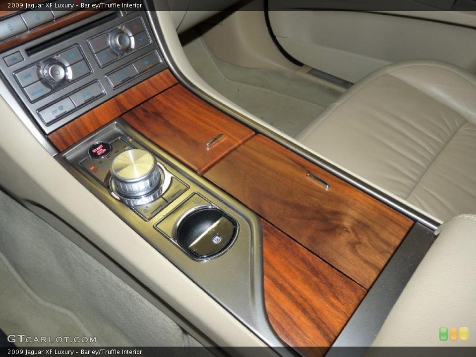 Barley/Truffle Interior Controls for the 2009 Jaguar XF Luxury #39138310