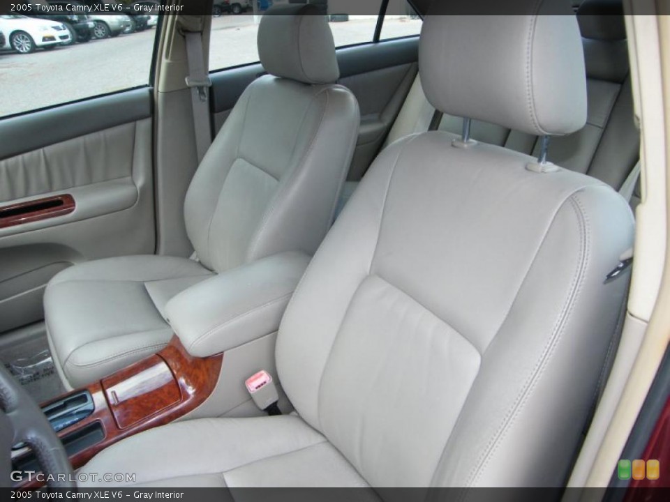 Gray Interior Photo for the 2005 Toyota Camry XLE V6 #39141010