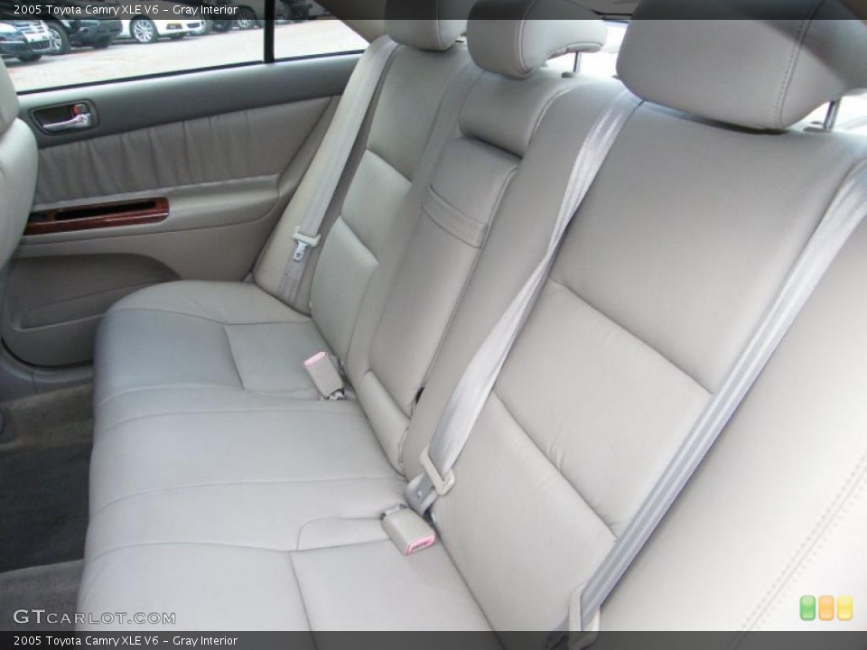 Gray Interior Photo for the 2005 Toyota Camry XLE V6 #39141110