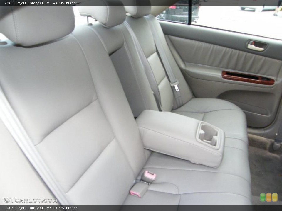 Gray Interior Photo for the 2005 Toyota Camry XLE V6 #39141162