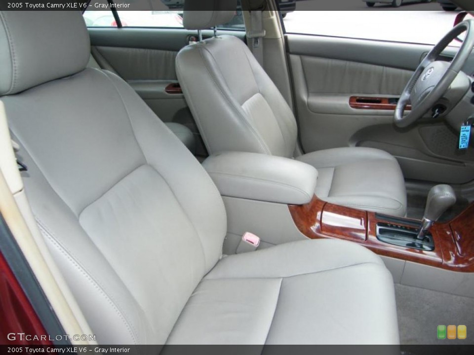 Gray Interior Photo for the 2005 Toyota Camry XLE V6 #39141170