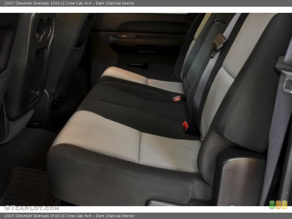 Dark Charcoal Interior Photo for the 2007 Chevrolet Silverado 1500 LS Crew Cab 4x4 #39143122