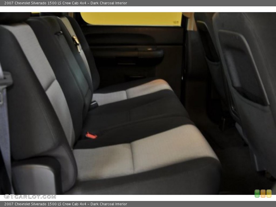 Dark Charcoal Interior Photo for the 2007 Chevrolet Silverado 1500 LS Crew Cab 4x4 #39143142
