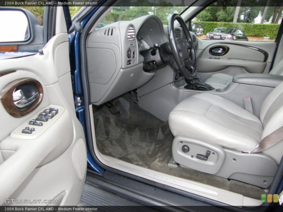 Medium Pewter Interior Photo for the 2004 Buick Rainier CXL AWD #39144454