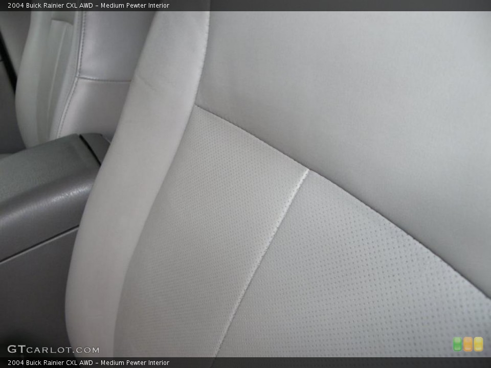 Medium Pewter Interior Photo for the 2004 Buick Rainier CXL AWD #39144474