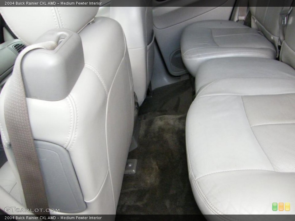 Medium Pewter Interior Photo for the 2004 Buick Rainier CXL AWD #39144566