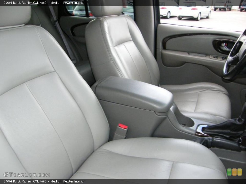 Medium Pewter Interior Photo for the 2004 Buick Rainier CXL AWD #39144622