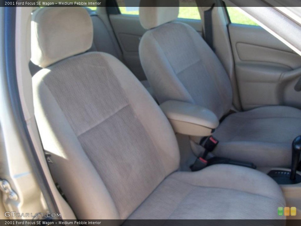 Medium Pebble Interior Photo for the 2001 Ford Focus SE Wagon #39169198