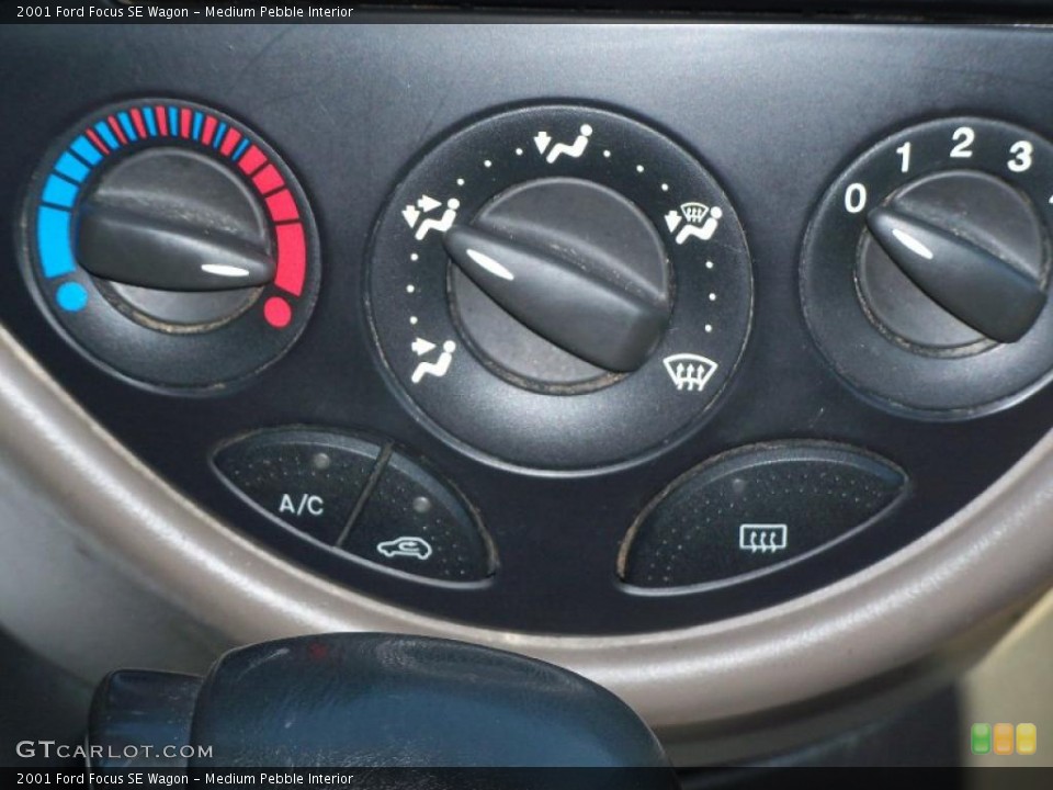 Medium Pebble Interior Controls for the 2001 Ford Focus SE Wagon #39169286