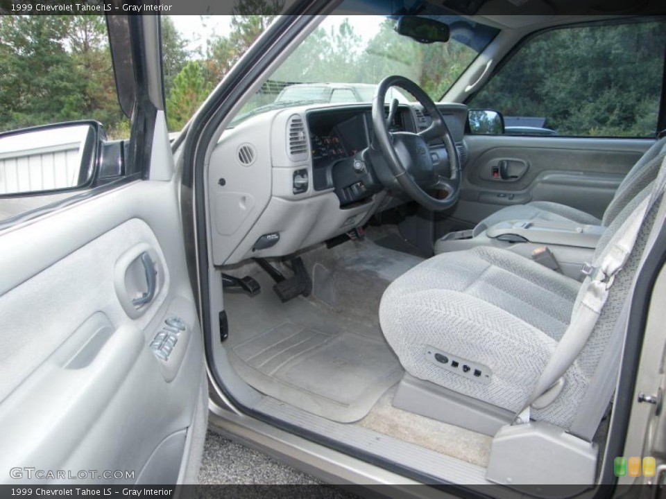 Gray Interior Photo for the 1999 Chevrolet Tahoe LS #39179383