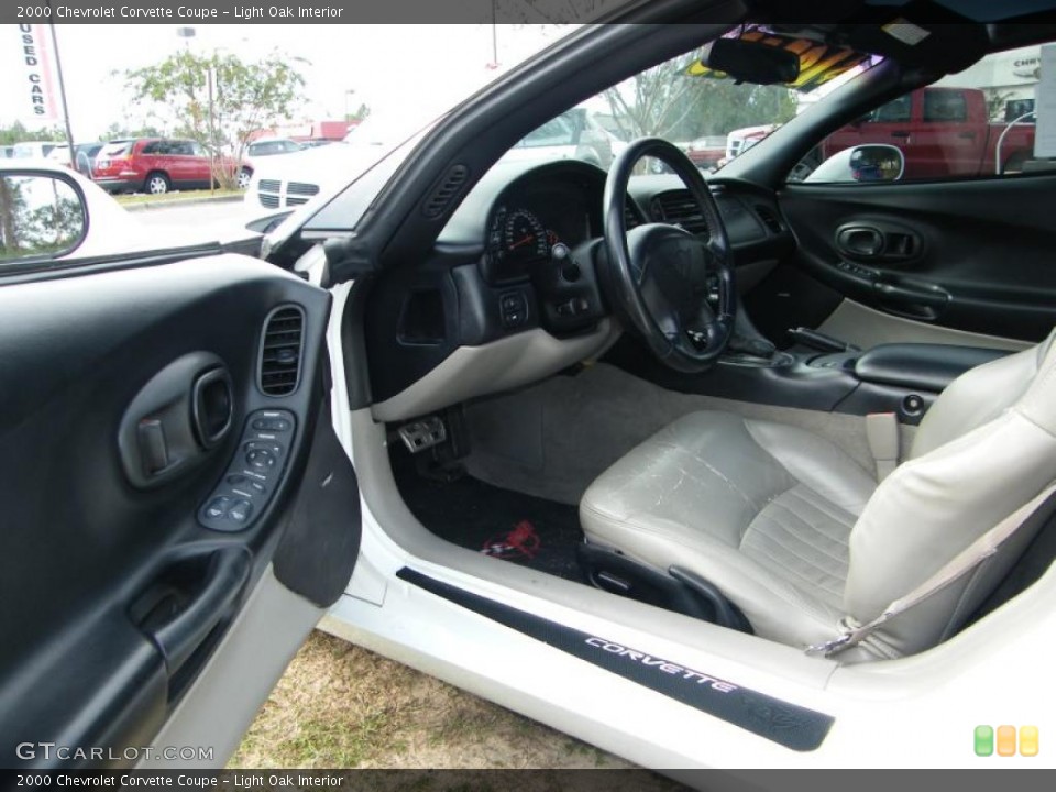 Light Oak Interior Photo for the 2000 Chevrolet Corvette Coupe #39179903