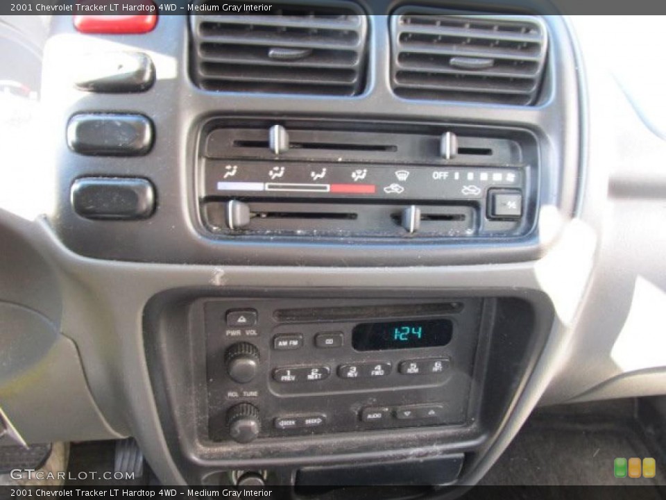 Medium Gray Interior Controls for the 2001 Chevrolet Tracker LT Hardtop 4WD #39184635