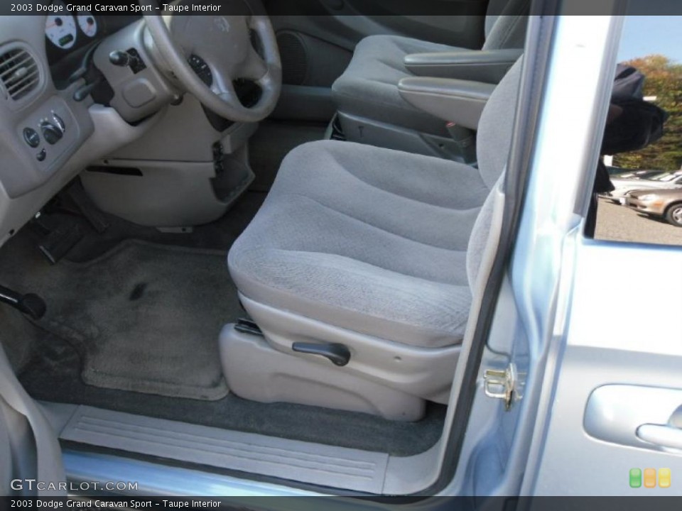 Taupe Interior Photo for the 2003 Dodge Grand Caravan Sport #39187879