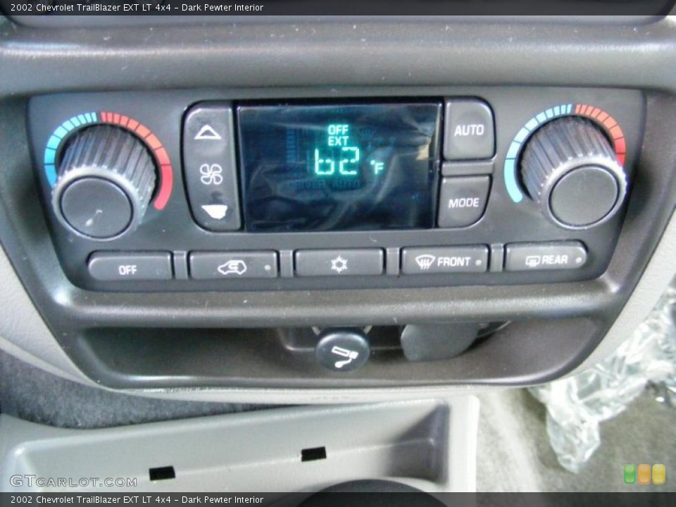 Dark Pewter Interior Controls for the 2002 Chevrolet TrailBlazer EXT LT 4x4 #39189975