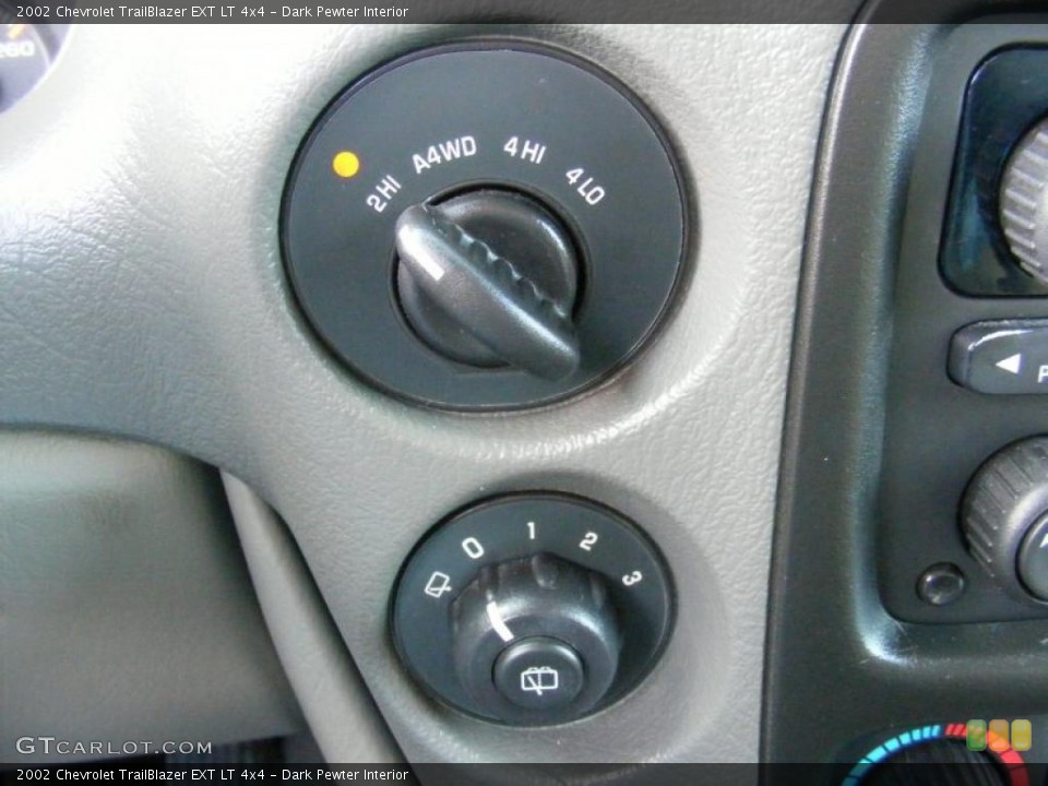 Dark Pewter Interior Controls for the 2002 Chevrolet TrailBlazer EXT LT 4x4 #39190003