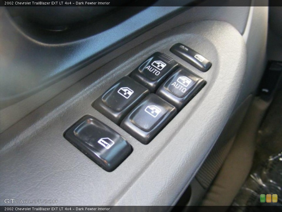 Dark Pewter Interior Controls for the 2002 Chevrolet TrailBlazer EXT LT 4x4 #39190023