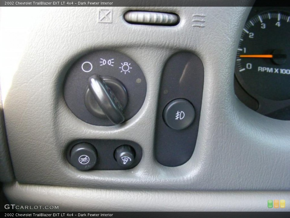 Dark Pewter Interior Controls for the 2002 Chevrolet TrailBlazer EXT LT 4x4 #39190039