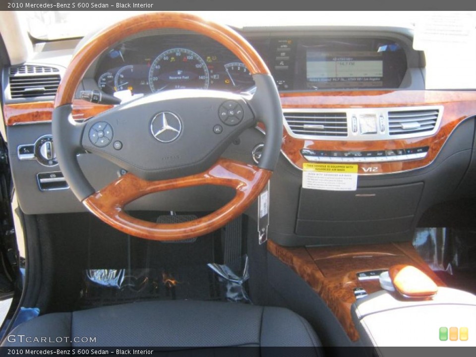 Black Interior Dashboard for the 2010 Mercedes-Benz S 600 Sedan #39192855