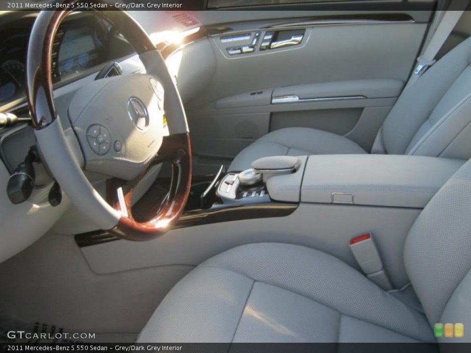 Grey/Dark Grey Interior Photo for the 2011 Mercedes-Benz S 550 Sedan #39193195