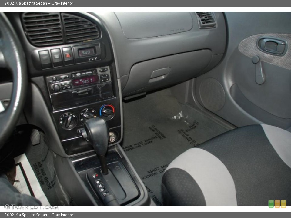 Gray Interior Controls for the 2002 Kia Spectra Sedan #39195995