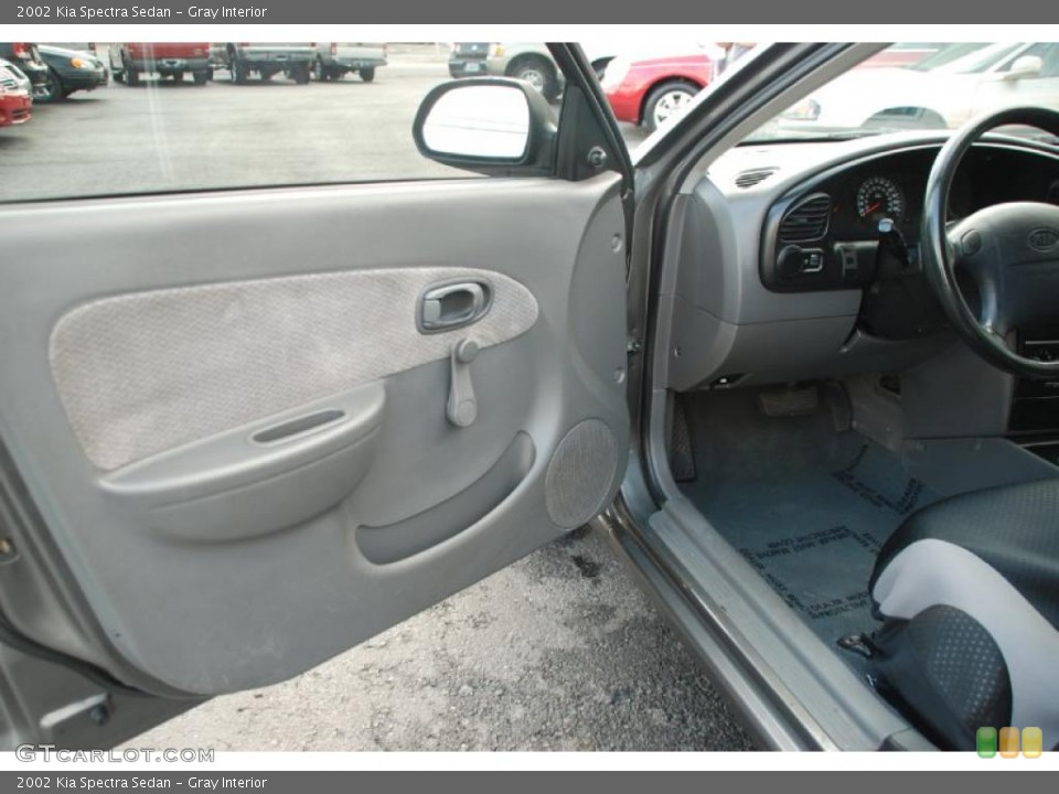 Gray Interior Photo for the 2002 Kia Spectra Sedan #39196023
