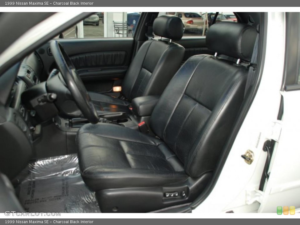 Charcoal Black Interior Photo for the 1999 Nissan Maxima SE #39196395