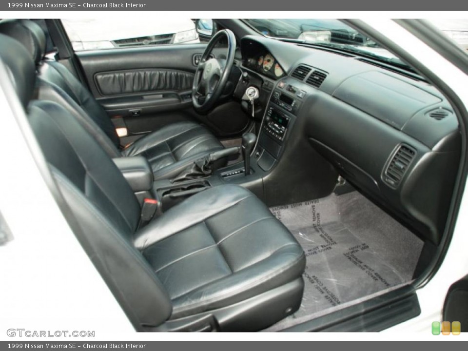 Charcoal Black Interior Photo for the 1999 Nissan Maxima SE #39196443